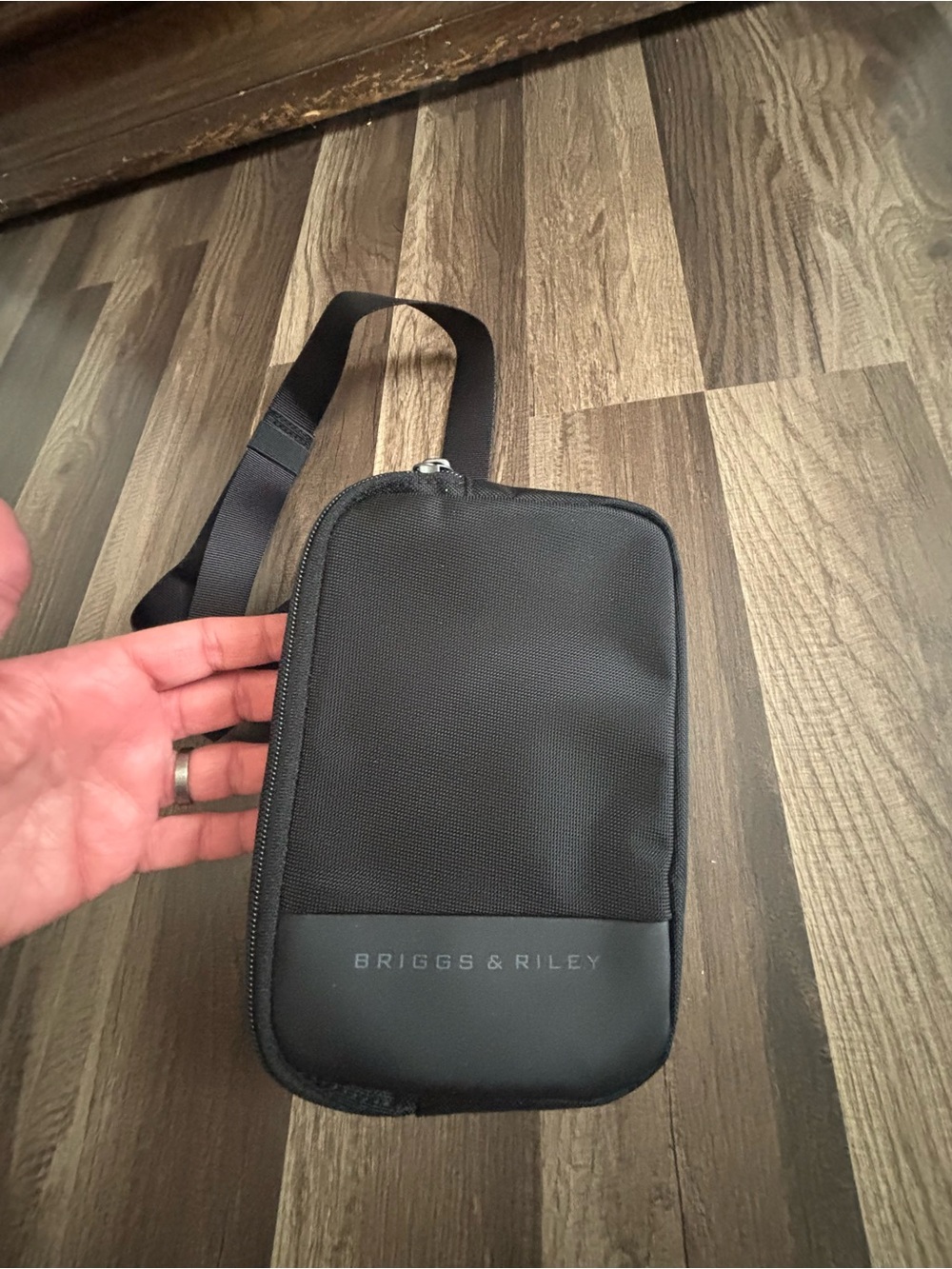 Briggs & Riley sling bag - Picture 10 of 11